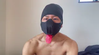 乳首から汁出しながら興奮する男子