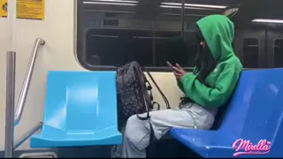 QUE SAFADA VIU O VOLUME MARCANDO E MAMOU DENTRO DA ESTAÇÃO DE METRO