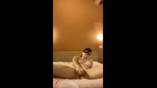 Mi masturbo con il vibratore