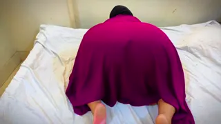 Huge Booty Muslim Arab Girl on Stepdad's Bed when Stepmom go to office