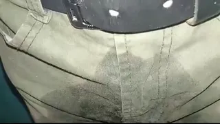 Pantalón orinado con pañal de tela y olor a amoniaco tercera parte