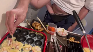 宅飲み　たこ焼きを焼きながらオッパイ揉みまくり♡