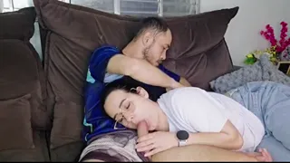 Stepsister é seduzida pelo meio-irmão enquanto assiste ao jogo do brasil