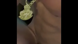 Não resisti e comi a empregada casada no motel
