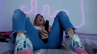 Blonde College Girl After Class Stress Relief - Messy Jeans Squirt