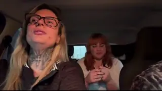 Chamamos uma moradora de rua de baixo do viaduto! Pra foder gostoso com nós dentro do carro ! A safada dos peitos gigante e a chereca rosa quis gozar muito