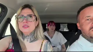Pegamos uma enfermeira no ponto de ônibus! Levamos pro carro pra foder ela toda até gozar