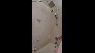 Hotwife Lexi Love cleans het pussy & masturbates in her hotel shower