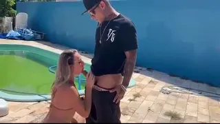 PISCINEIRO FUDEU A LOIRA GOSTOSA ESPOSA DO PATRAO