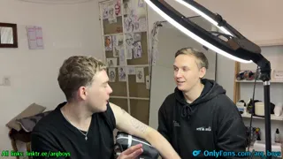 Sexy Tattoo Artist Gets his Cock Sucked while Eating Client’s Big Ass until He Cums Messily