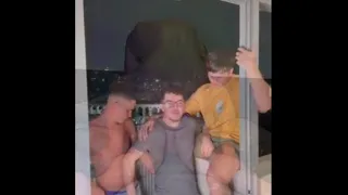 DOTADO E AMIGO HETERO FUDENDO NERD PAUZUDO