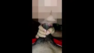 Eating my roommate creamy cum while he's taking rest🍌💦
