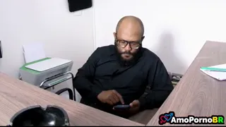 Meu Marido tentava esquecer o passado na empresa, mas estava dificil