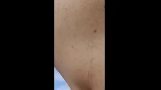 Reto 064 - Ando desnudo, decenas de coches me ven mi gran pene con cockring y con la llave colgando