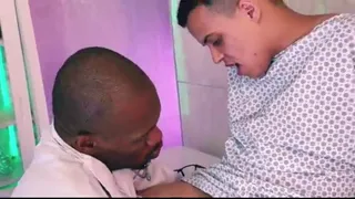 FTM vai no ginecologista e dr fode a buceta dele com seu pau enorme COMPLETO XVIDEOS RED SHEER