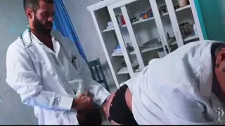 Doutor Mauro estava com dores na garganta e foi ser examinado pelo Doutor Moises conhecido pelos seus colegas como o cavalão e nos exames não deu nada.