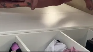 Seduzi o trabalhador do condomínio e ainda ganhei leite gostoso no meu rabinho. VOLTEI AS GRAVAÇÕES EM CAMPINAS - leia os comentários