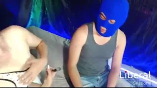 PUTA ES MASTURBADA Y FOLLADA