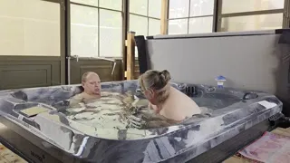 Je baise la voisine dans mon spa