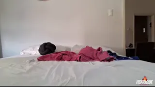 Coloquei o consolo dentro do meu rabo, e fiquei todo aberto