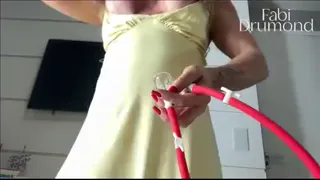 MILF loira usa SUGADOR DE MAMILOS e se MASTURBA até GOZAR – Fabi Drumond