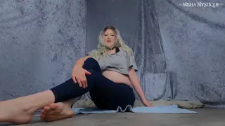 Jeans Fetish Stretching in Levis vs Miss Me - Misha Mystique Jeans fetish ass fetish flexible girl flexibility contortion splits tight jeans denim