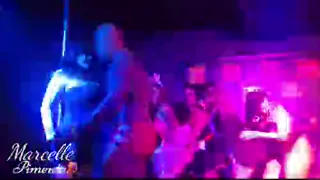 Rolou orgia no palco da boate!