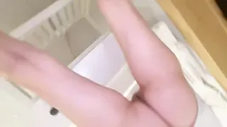 👏Nothing special just Tickticker girl learns new motions and pee simultaneously on public toilet