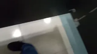 No podia creer la verga grande aue vi en el baño publico