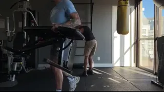 Personal trainer consolando seu aluno , seja vip no Red e veja completo...