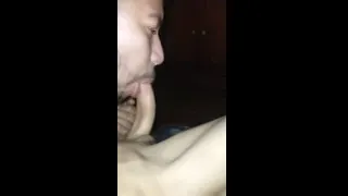 Tragando una verga cabezona y venosa