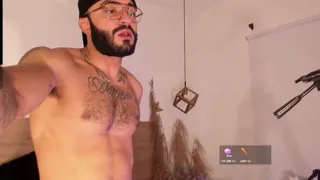 Show: Webcam, bearded and sensual man.