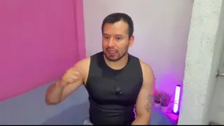 Chacal trabajador vergon pasa a recoger fierro viejo y de paso le mete su vergota al dueñopasivo maduro de la casa!