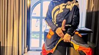 5 Star Hotel Cumshot from Masked Biker [ OnlyFans & Instagram ]