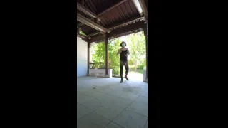 凉亭内手淫，等着被人发现的刺激