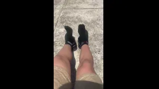 Caminando Por El Castillo Decartagena Y Me Quito Lo Zapatos Para Descansar Y Que Puedas Adorar Mis Pies En Publico Zorra