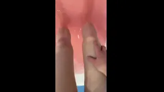 POV Пукаю в ванне под водой