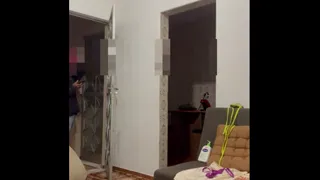Entregador do iFood não resistiu e foi seduzido pela Hotwife enquanto o corno filmava tudo escondido