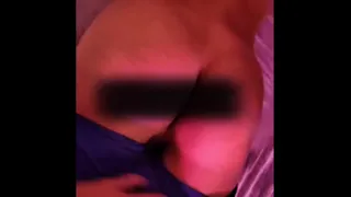 A bunda que me fez abaixar a cueca devagar