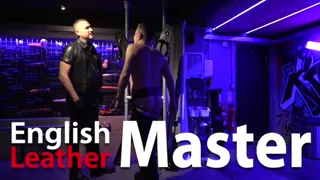 Leather daddy flogs slave on St Andrews cross PREVIEW