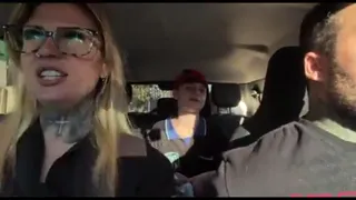 Encontrei um limpador de vidro no farol ! E chamei para ser ator porno e foder gostoso dentro do nosso carro no meio da rua fiz ficar toda molhadinha e lambusou todo nosso banco do carro