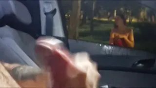 Risky masturbation with a hot girl in the street!