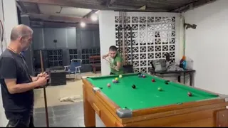 Eu e o Sr Carmona jogando a bola no buraco juntos. Podemos fazer isso com você também?